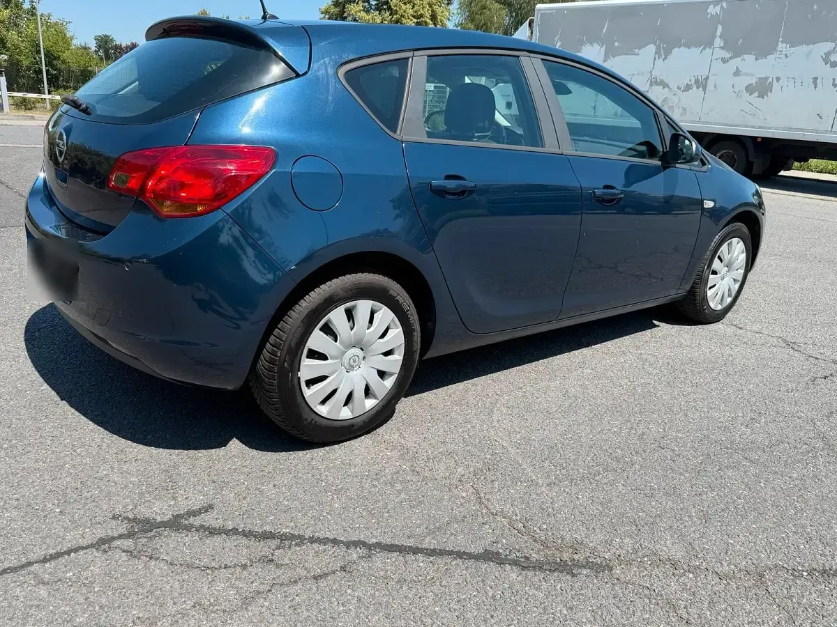 Gebraucht Opel Astra 115 PS (84 kW) 2011 Blau Limousine