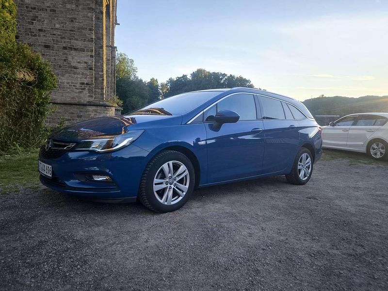 Blau Gebraucht 2018 Opel Astra Selection Kombi | 8.800 € (Teuer) - Bild 1/4