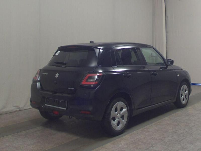 Gebraucht Suzuki Swift Club 83 PS (61 kW) 2025 Flame orange pearl Kleinwagen