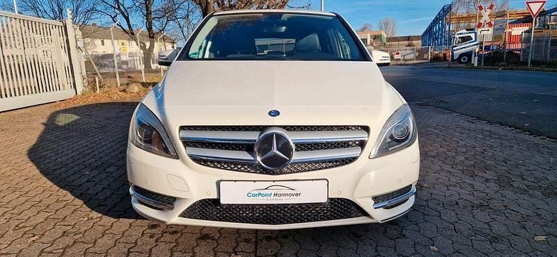 Gebraucht Mercedes B200 Sport 156 PS (114 kW) 2013 Weiß Van / Kleinbus