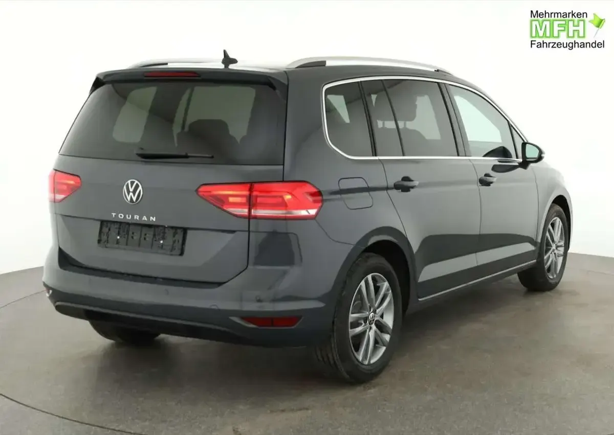 Neu VW Touran Comfortline 150 PS (110 kW) 2026 Delfingrau metallic Van / Kleinbus