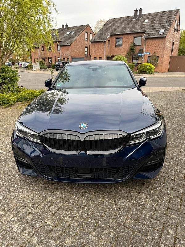 Gebraucht BMW 330e Shadowline 292 PS (214 kW) 2020 Blau Limousine