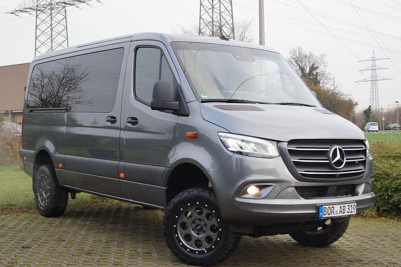 Grau Gebraucht 2024 Mercedes Sprinter Van | 79.990 € (Teuer) - Bild 1/4