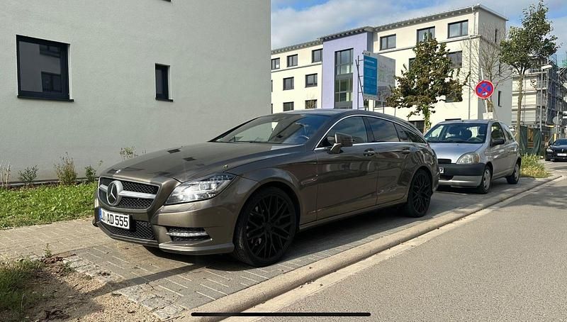 Grau Gebraucht 2014 Mercedes CLS350 Shooting Brake AMG Kombi | 19.900 € (Etwas zu teuer) - Bild 1/4