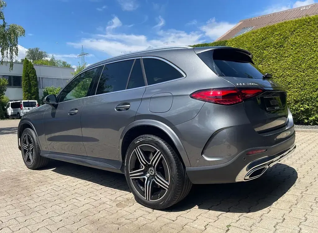 Gebraucht Mercedes GLC300e AMG line 313 PS (230 kW) 2023 Grau SUV