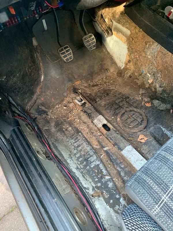 Second-hand VW Passat 90 CP (66 kW) 1988 Hatchback