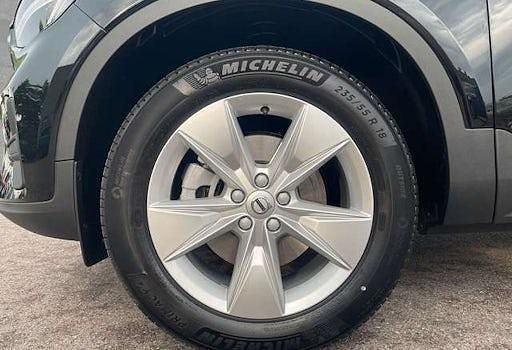 Neu Volvo XC40 Core 163 PS (119 kW) 2025 Schwarz SUV