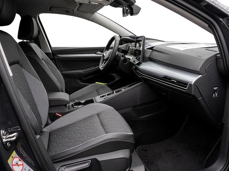 Neu VW Golf VIII 116 PS (85 kW) 2026 Uranograu Kombi