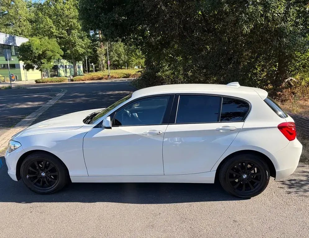 Gebraucht BMW 116 Advantage 116 PS (85 kW) 2015 Weiß Kleinwagen