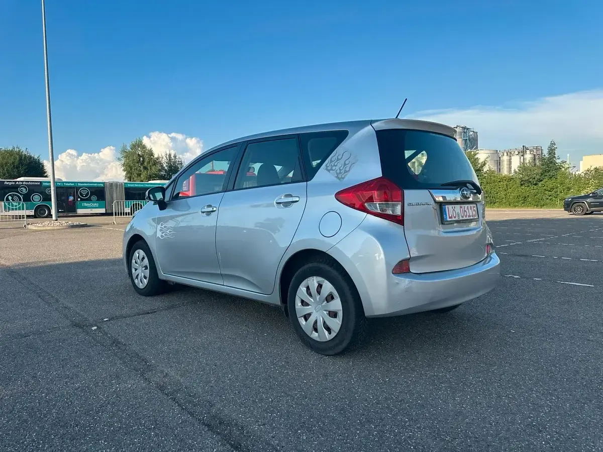 Gebraucht Subaru Trezia 100 PS (73 kW) 2011 Grau Kleinwagen