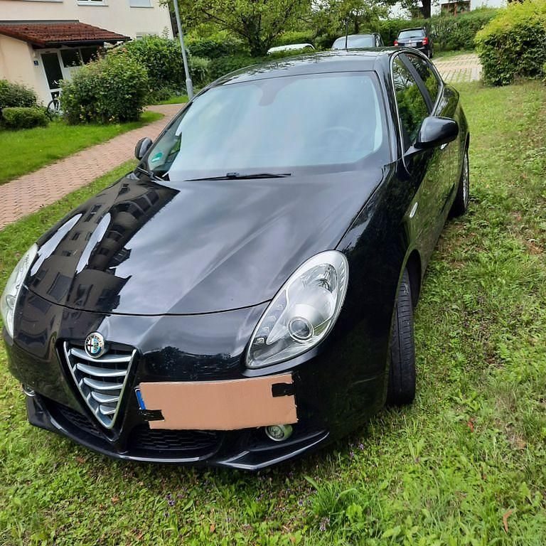 Schwarz Gebraucht 2014 Alfa Romeo Giulietta Turismo Kleinwagen | 6.150 € (Fairer Preis) - Bild 1/4