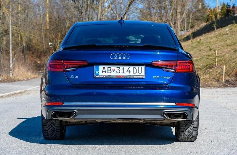 Gebraucht Audi A4 Sport 150 PS (110 kW) 2019 Blau Limousine