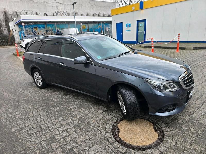 Gebraucht Mercedes E300 Avantgarde 204 PS (150 kW) 2014 Grau Kombi
