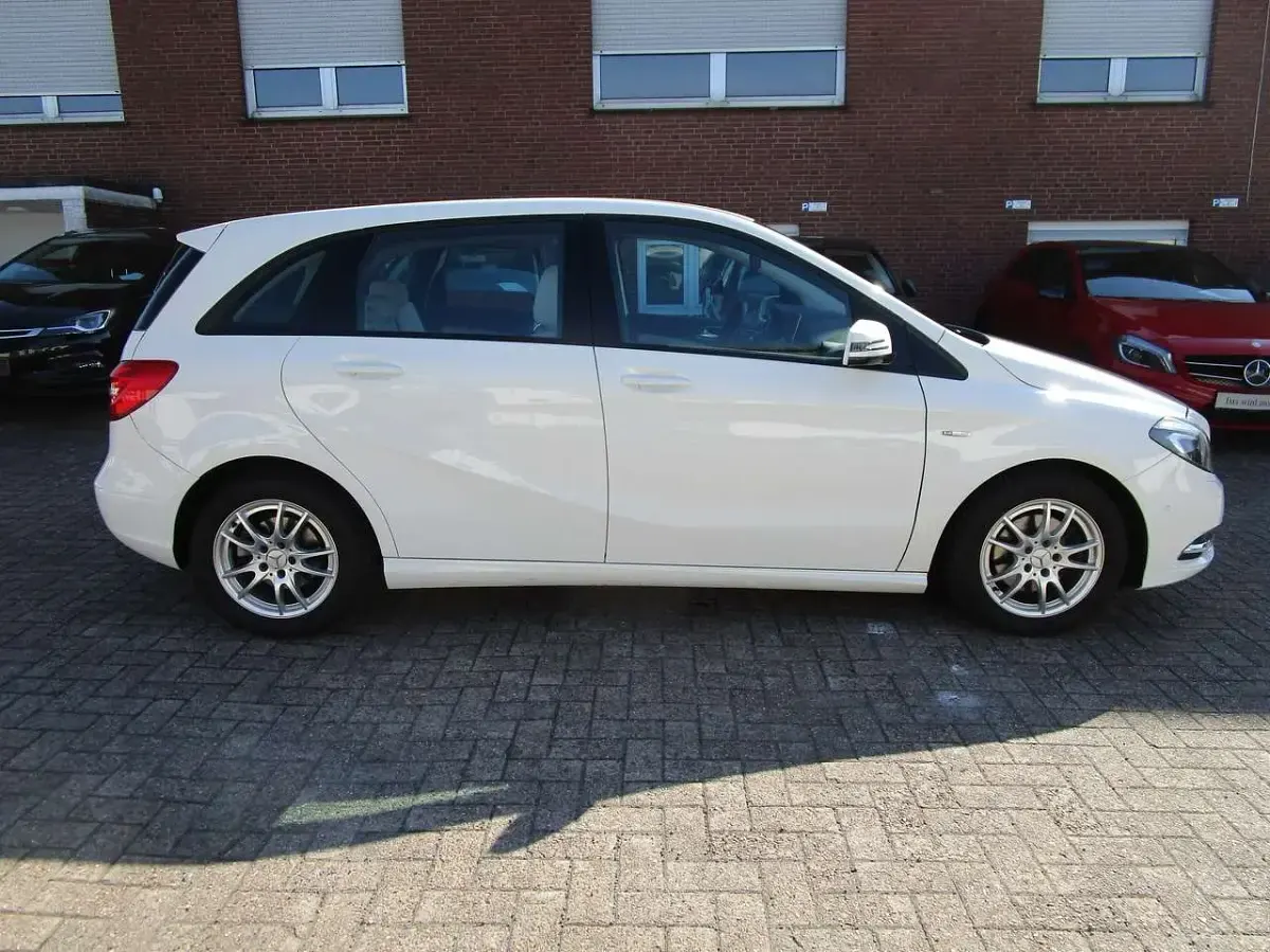Gebraucht Mercedes B200 156 PS (114 kW) 2012 Calcitweiss  unilack Van / Kleinbus