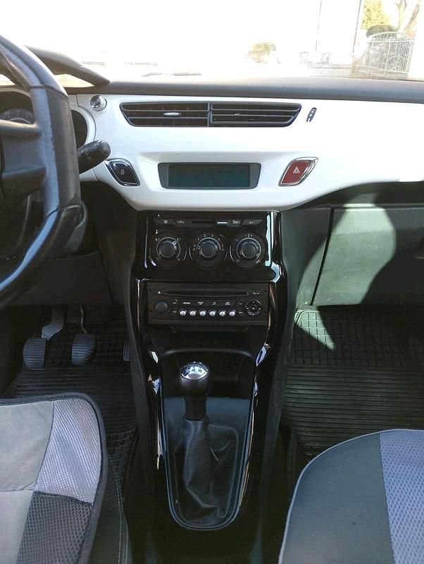 Gebraucht Citroën C3 74 PS (54 kW) 2011 Grau Limousine