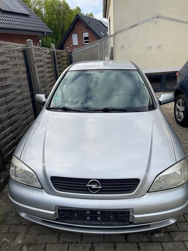 Grau Gebraucht 1999 Opel Astra Kleinwagen | 700 € (Superpreis) - Bild 1/4