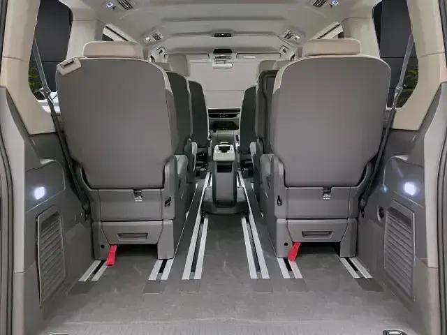 Usata VW Multivan Basis 150 CV (110 kW) 2024 Nero Monovolume