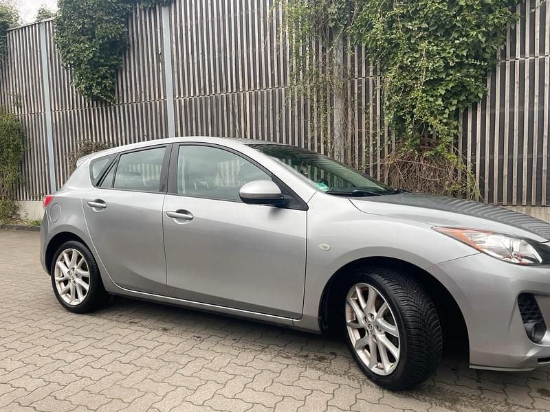 Second-hand Mazda 3 105 CP (77 kW) 2012 Argintiu Berlinǎ