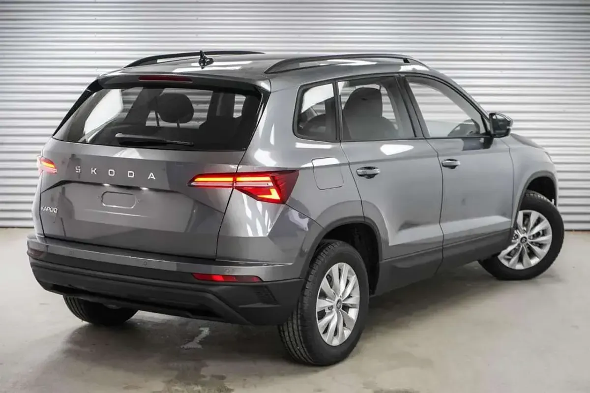 Neu Skoda Karoq Selection 150 PS (110 kW) 2026 Graphitgrau SUV