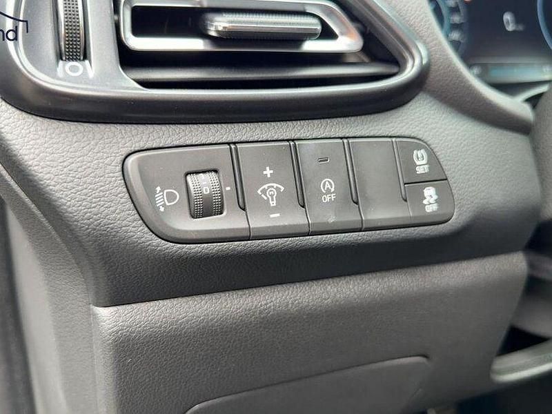 Gebraucht Hyundai i30 N Line 140 PS (102 kW) 2025 Grau / shadowgray Limousine