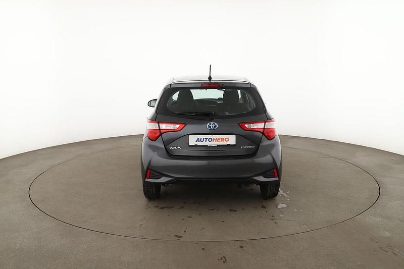 Gebraucht Toyota Yaris Hybrid Team 101 PS (74 kW) 2018 Grau Kleinwagen