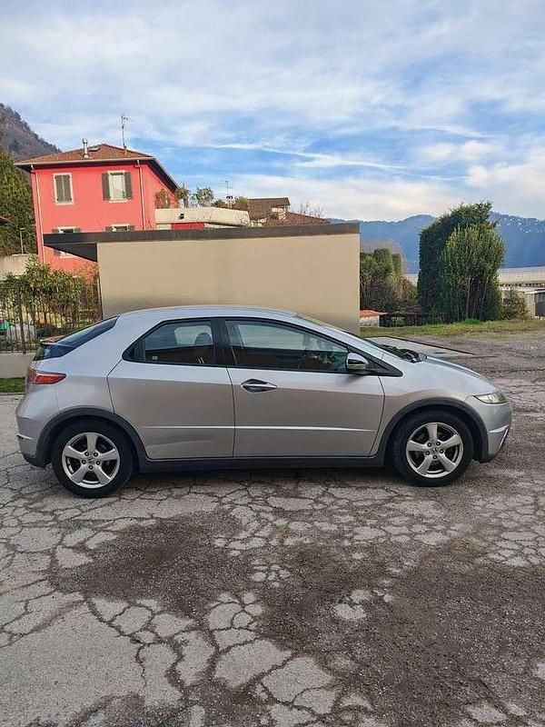 Gebraucht Honda Civic Comfort 83 PS (61 kW) 2008 Grau Limousine