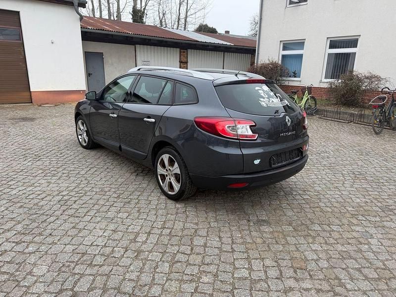 Gebraucht Renault Mégane III Dynamique 131 PS (96 kW) 2011 Grau Limousine