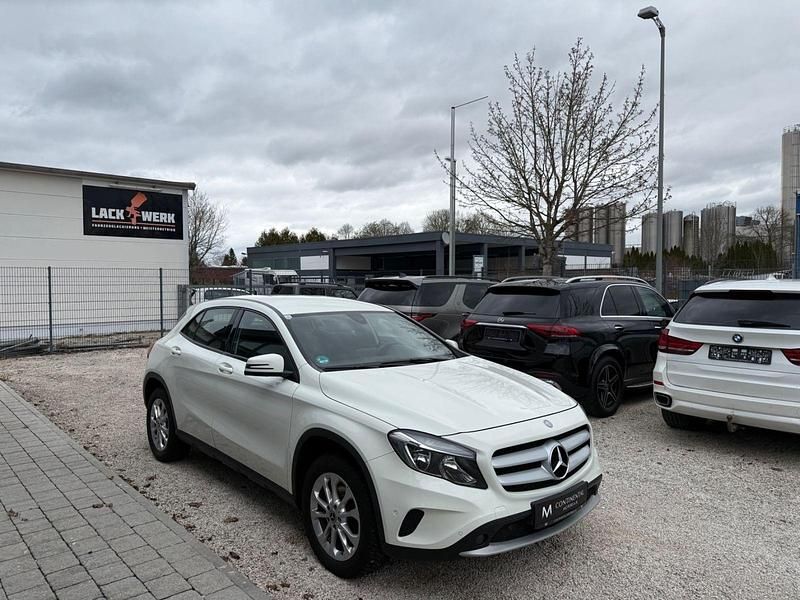 Gebraucht Mercedes GLA200 136 PS (100 kW) 2016 Weiß SUV