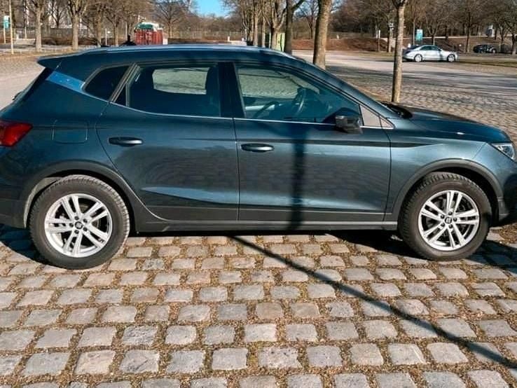 Grau Gebraucht 2022 Seat Arona FR SUV | 12.899 € (Superpreis) - Bild 1/2