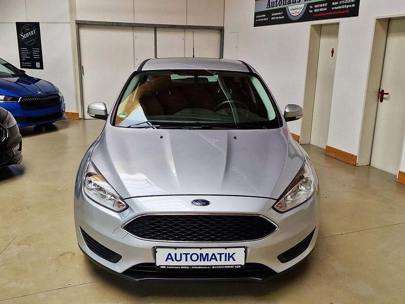 Gebraucht Ford Focus 120 PS (88 kW) 2015 Silber Limousine