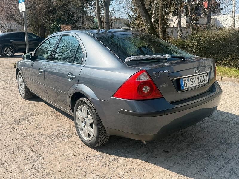 Gebraucht Ford Mondeo 150 PS (110 kW) 2012 Grau Limousine