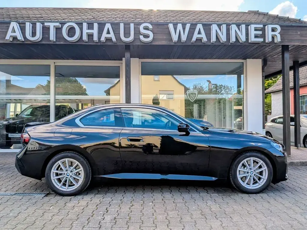 Gebraucht BMW 230 Coupé Sport Line 245 PS (180 kW) 2025 Black sapphire Coupé