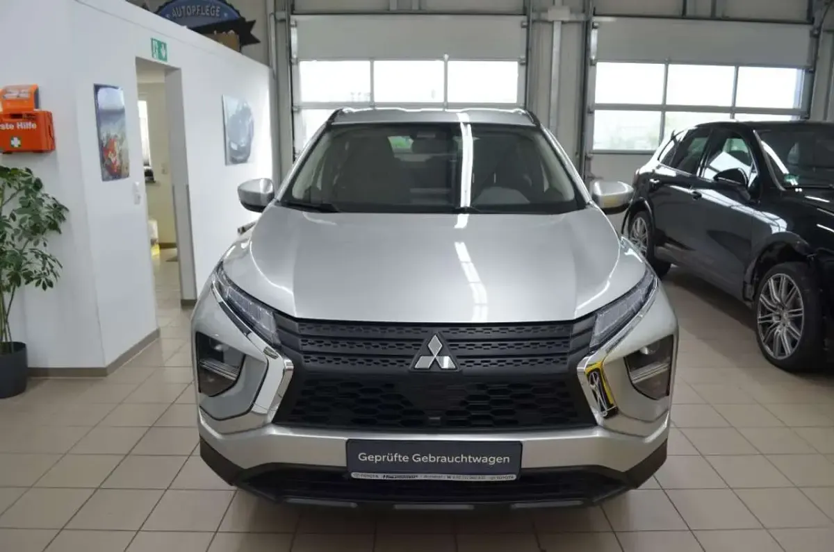 Gebraucht Mitsubishi Eclipse Cross Basis 188 PS (138 kW) 2022 Silber SUV