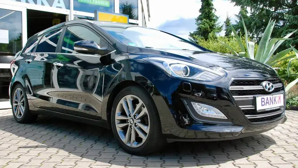 Gebraucht Hyundai i30 Premium 136 PS (100 kW) 2016 Schwarz Kombi