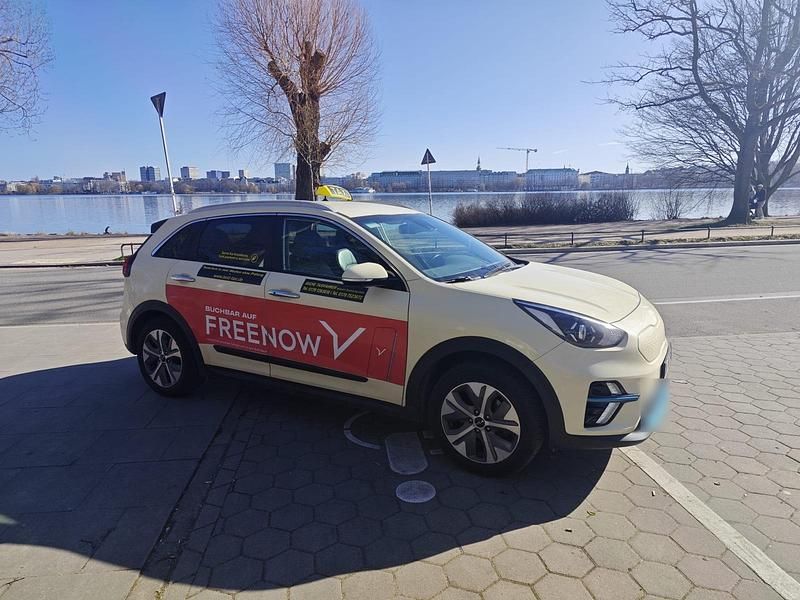 Gebraucht Kia Niro 100 kW (136 PS) 2022 Gelb SUV