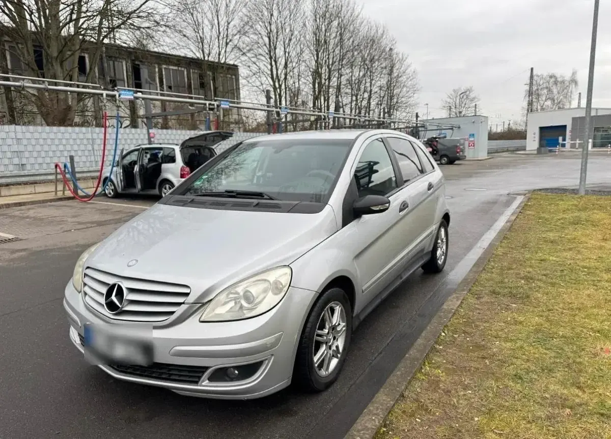 Gebraucht Mercedes B180 109 PS (80 kW) 2007 Silber Van / Kleinbus