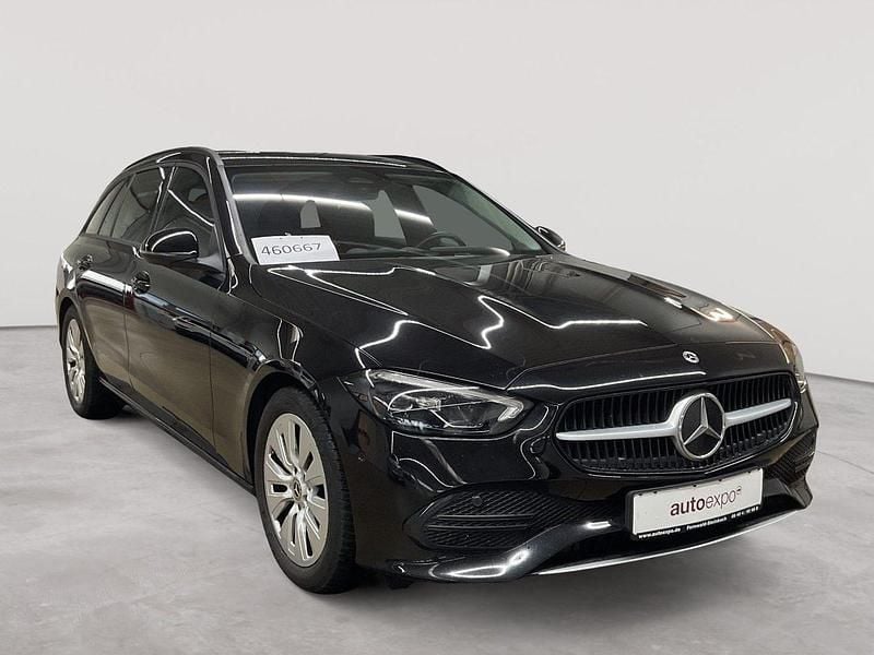 Obsidianschwarz metallic Gebraucht 2022 Mercedes C200 Kombi | 24.390 € (Superpreis) - Bild 1/4
