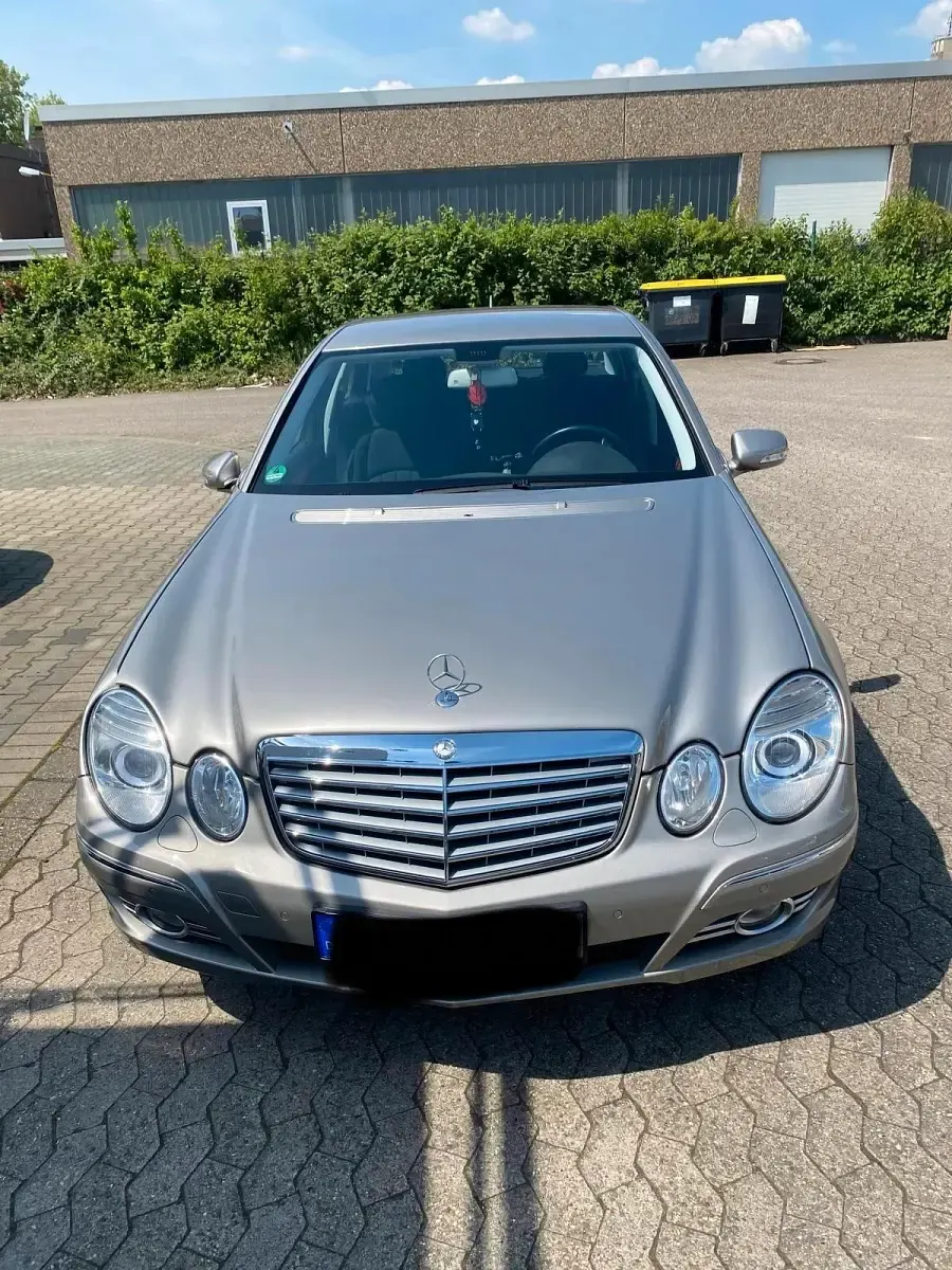 Usata Mercedes E200 184 CV (135 kW) 2006 Argento Berlina