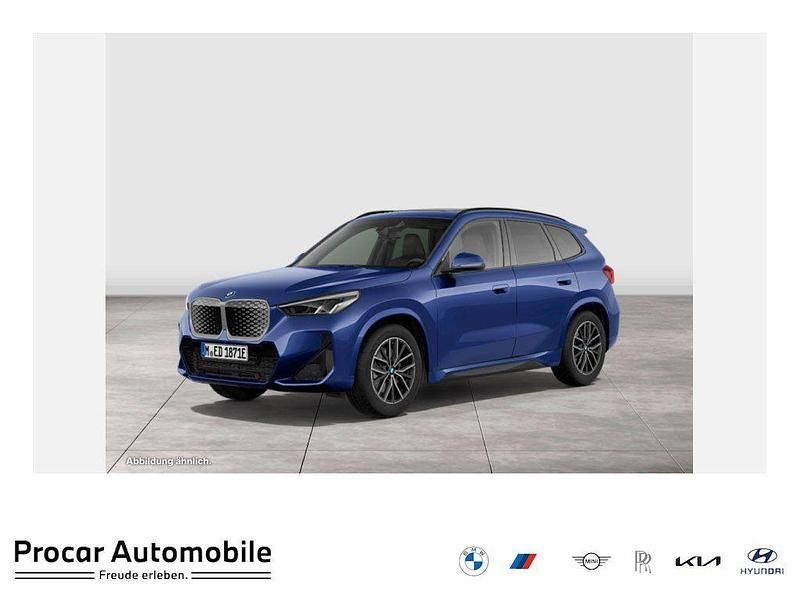 Blau Neu 2025 BMW iX1 M Sport SUV | 50.960 € (Superpreis) - Bild 1/4