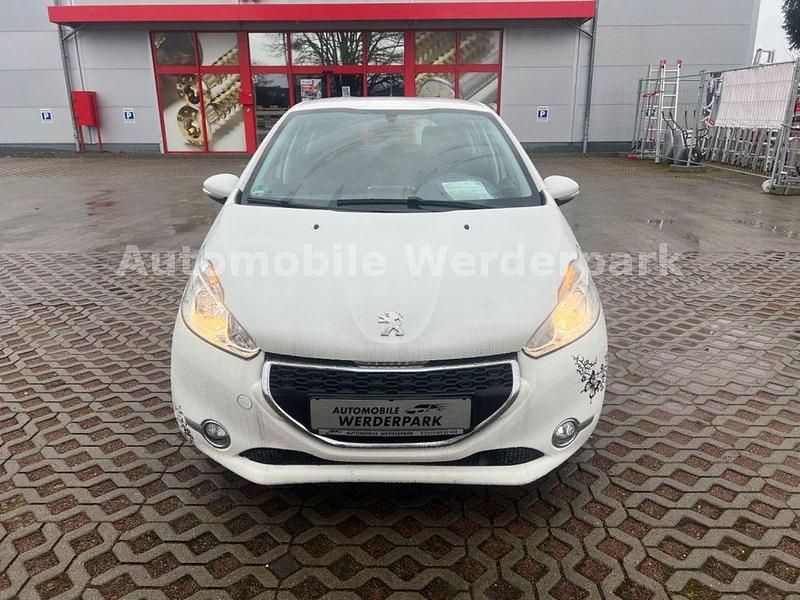 Gebraucht Peugeot 208 Active 68 PS (50 kW) 2013 Weiß Kleinwagen