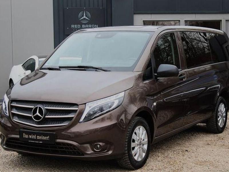 Gebraucht Mercedes V220 163 PS (119 kW) 2018 Dolomitbraun metallic Van / Kleinbus