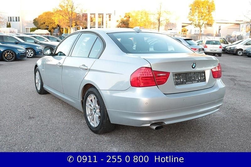 Gebraucht BMW 318 Sport Line 143 PS (105 kW) 2010 Silber Limousine