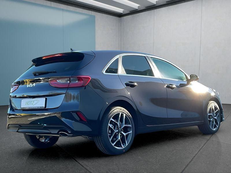 Neu Kia Ceed 140 PS (102 kW) 2025 Grau Kleinwagen