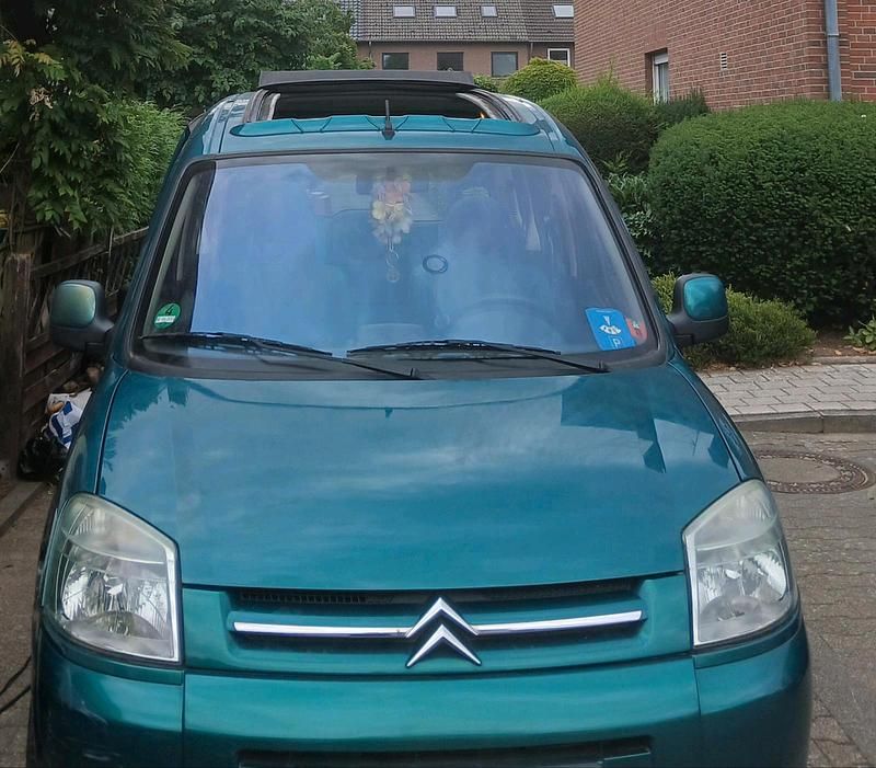 Grün Gebraucht 2003 Citroën Berlingo Van / Kleinbus | 3.799 € - Bild 1/4