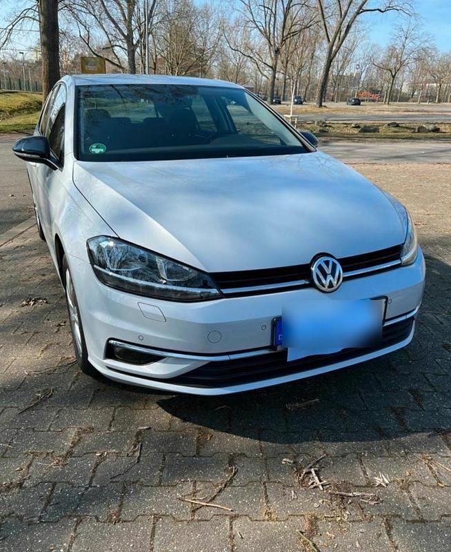 Gebraucht VW Golf VII Sound 85 PS (62 kW) 2017 Weiß Limousine