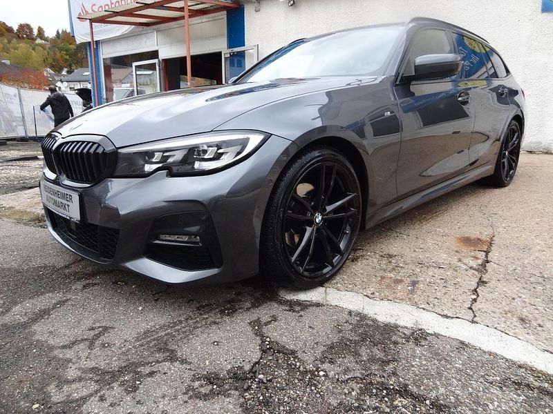 Grau Gebraucht 2021 BMW 320 M Sport Limousine | 25.990 € (Fairer Preis) - Bild 1/4