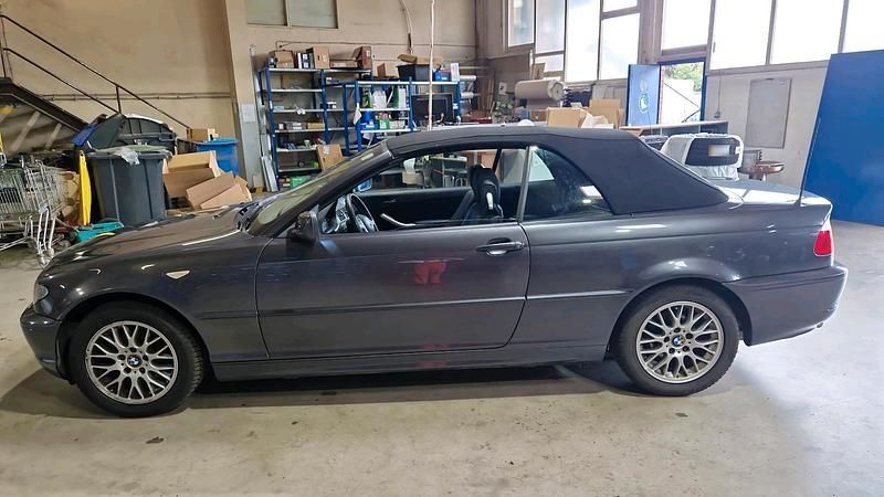 Gebraucht BMW 318 Cabriolet 150 PS (110 kW) 2005 Grau Cabrio