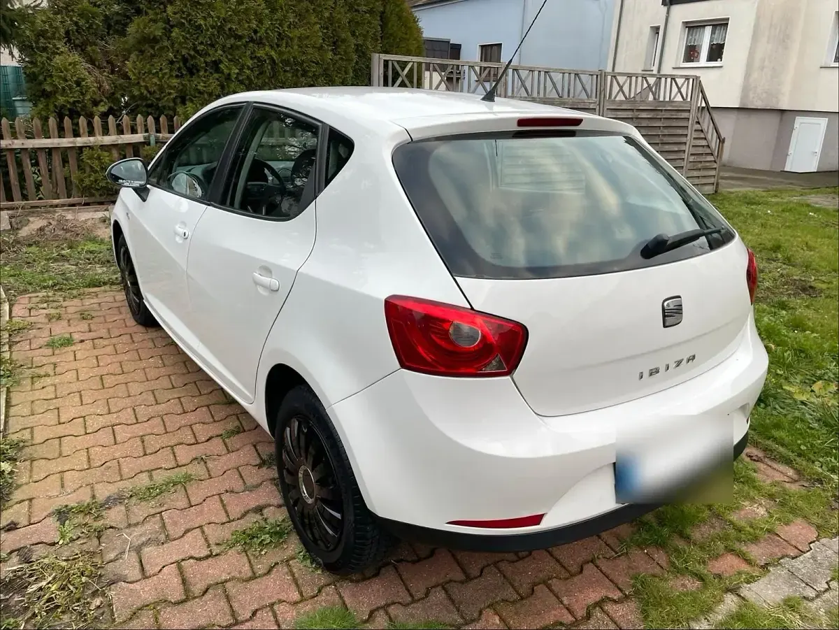 Gebraucht Seat Ibiza 90 PS (66 kW) 2012 Weiß Limousine