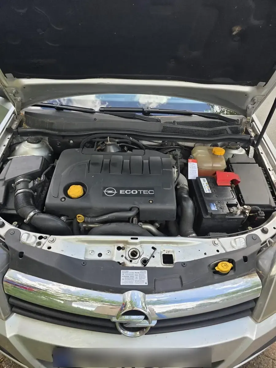 Używany Opel Astra 2006 Srebrny Sedan/Limuzyna