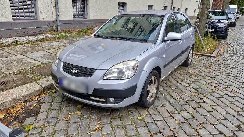 Silber Gebraucht 2006 Kia Rio Limousine | 1.799 € (Superpreis) - Bild 1/4